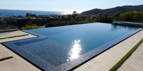 حمامات سباحة أوفر فلو